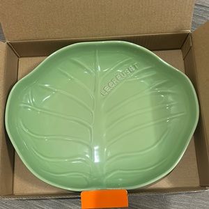 NWT Le Creuset Medium Cabbage Dish